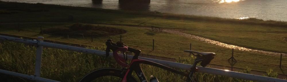 早朝の荒川サイクリングロード